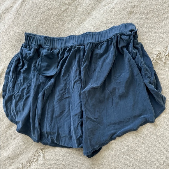 Lululemon Flow in Elegance Shorts. - Picture 5 of 7